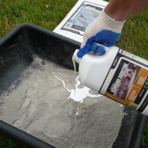 Akona Concrete Bonding Additive - Pouring 1 gal